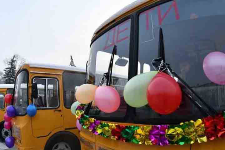 Анатолий Бутенко: Федеральный центр продолжает обновлять парк школьных автобусов Хакасии 